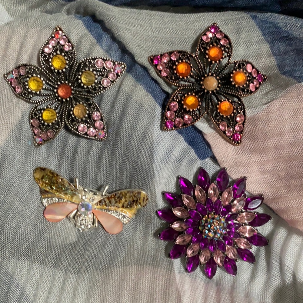 Set of 4 of brooches 3 flower brooches and 1 butterfly with beautiful stones